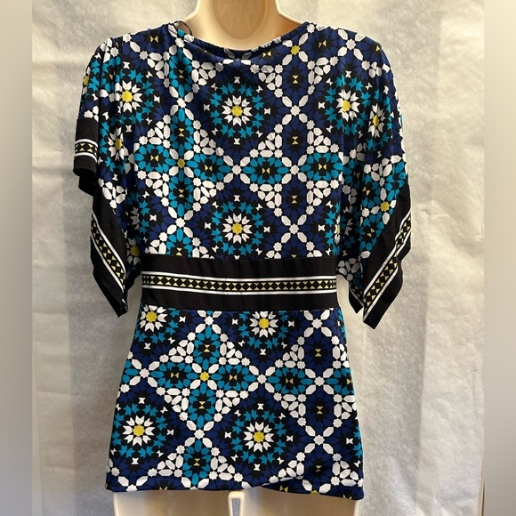 Style & Company Blue and White Graphic Flutter Sleeve tunic Blouse Sz-PM.  M14 - Picture 2 of 10